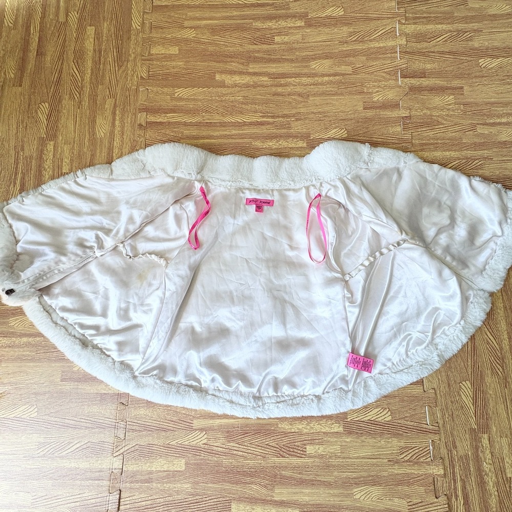 Betsey Johnson Womens Small White Faux Fur Cape Jacket Zip - Picture 4 of 10